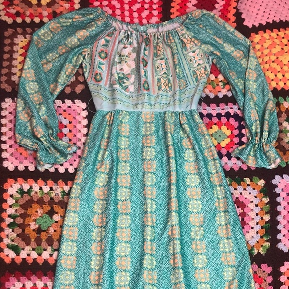 1960’s Green Pattern Maxi Dress - Picture 2 of 7